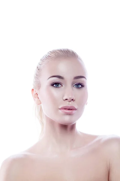 Portret Van Mooi Vrouwelijk Model Met Schoon Gezicht Geïsoleerd Witte — Stockfoto