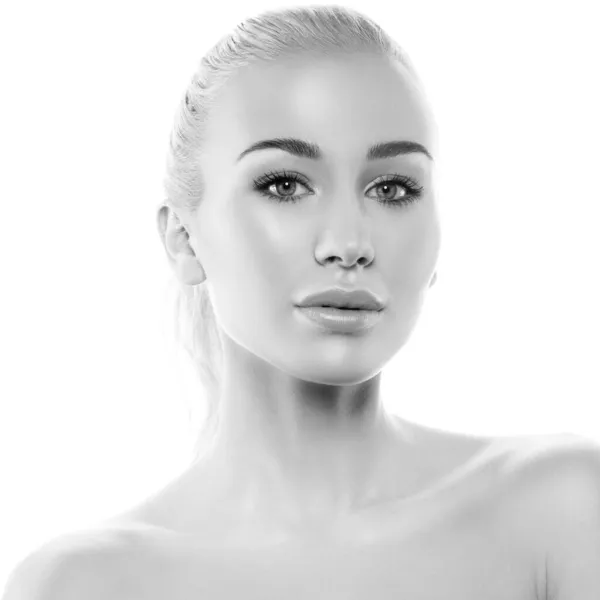 Portret Pięknej Modelki Czystą Twarzą Białym Tle Młoda Kobieta Pokazuje — Zdjęcie stockowe