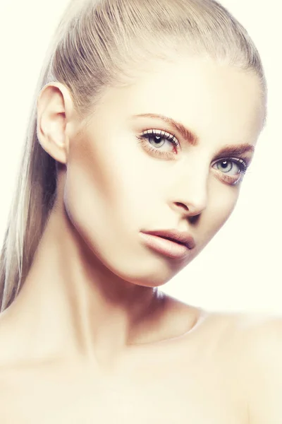 Skönhetsansikte Vacker Ung Kvinna Med Ren Fräsch Hud — Stockfoto