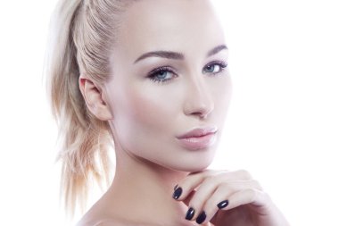 Güzel tenli kadın saf doğal makyaj kadın sağlıklı ten ve saç portresi