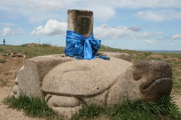 Каменная черепаха - символ древней столицы Монголии — стоковое фото