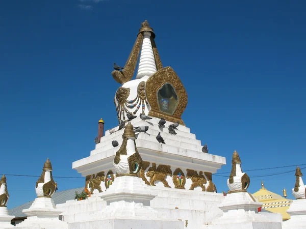 Two Mongolian stupas against the blue sky with symbol buddhism — Stock Photo, Image