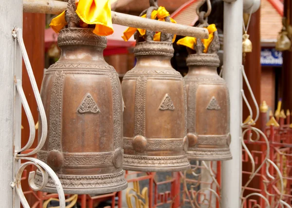 Trzy dzwony w świątyni buddyjskiej — Zdjęcie stockowe