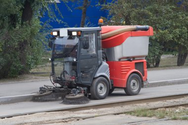 Irkutsk sokaklarda temizliği için makineleri