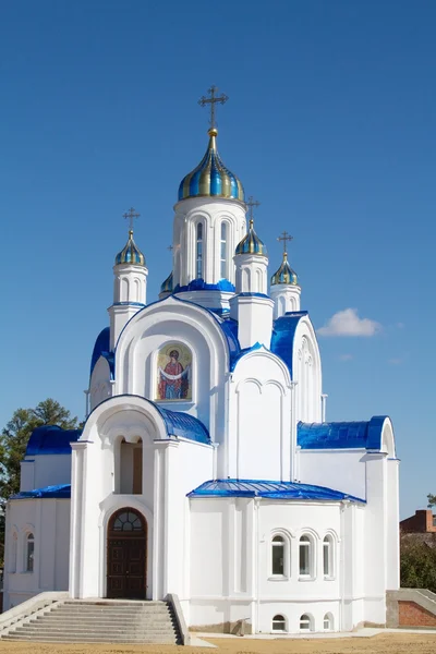Die neue Kirche im Dorf pivovariha — Stockfoto