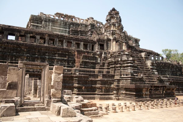 De ruïnes van een oude tempel in angkor — Stockfoto