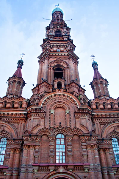 Das gebäude ist eine gotische katholische kathedrale in kasan — Stockfoto