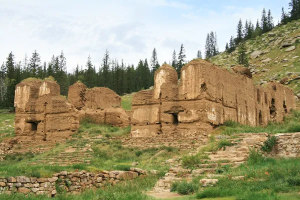 Die Ruinen eines antiken buddhistischen Tempels in der Mongolei — Stockfoto