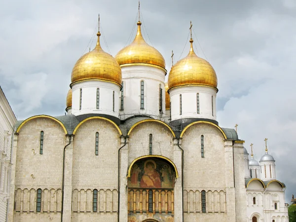 モスクワのクレムリンの古代教会 — ストック写真