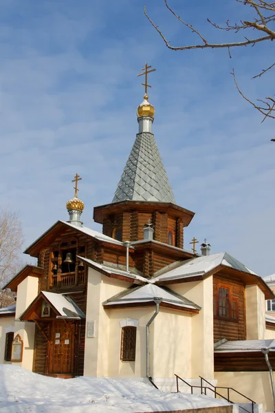 Hölzerne alte Kirche in der Stadt Krasnojarsk — Stockfoto