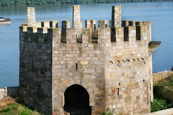 De muren van het middeleeuwse fort in de stad van smederevo, Servië — Stockfoto