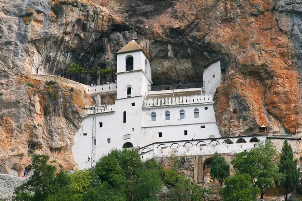 Antico monastero di montagna di Ostrog in Montenegro — Foto Stock