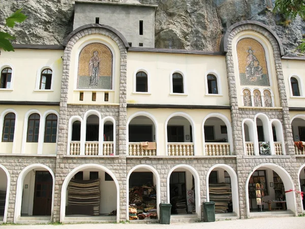 モンテネグロのオストログの古代山修道院 — ストック写真