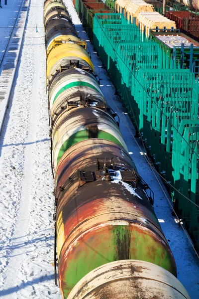 Wagons de marchandises sur une gare — Photo