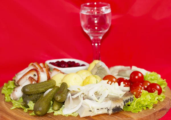 Rustic appetizer with vodka tomato, bacon, pickles, mushrooms, potatoes and herring — Stock Image Rustic appetizer with vodka tomato, bacon, pickles, mushrooms, potatoes and herring Stock Picture