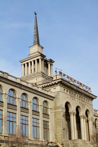 Byggnaden av floden station i krasnoyarsk — Stockfoto