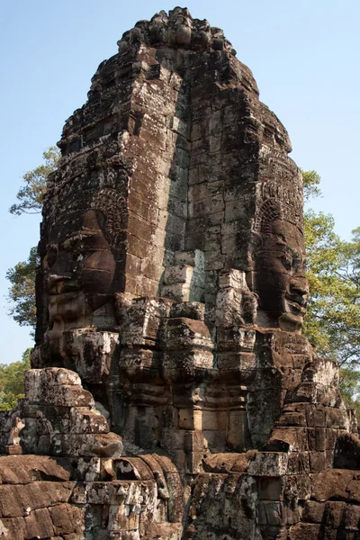 Az egyik az ősi templomok Angkor a sarkon a torony — Stock Fotó