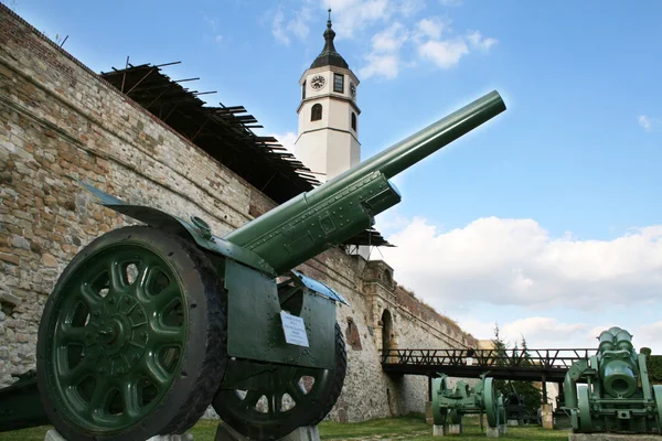 Pistool van Wereldoorlog i op de muren van de vesting kalemegdan in Belgrado, Servië — Stockfoto