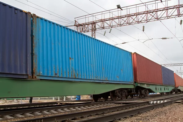 Transportation of containers by rail to freight trains — Stock Photo, Image