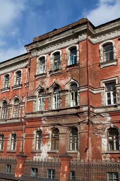 La construcción de un hospital militar en Krasnoyarsk, un antiguo Consejo de Obispos — Foto de Stock