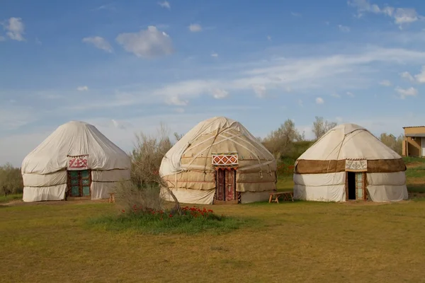 哈萨克毡房在乌兹别克斯坦的克孜沙漠 — 图库照片