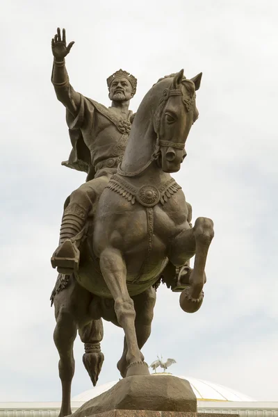 Tamerlane monument i den viktigaste torget i Tasjkent — Stockfoto