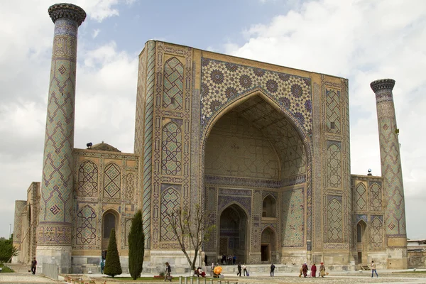 Ulugbek madrasah na placu registan w Samarkandzie, w Uzbekistanie — Zdjęcie stockowe