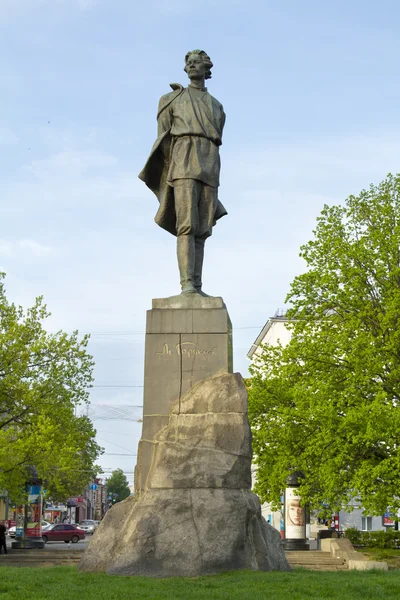 Памятник русскому писателю - Максиму Горькому в Нижнем Новгороде — стоковое фото