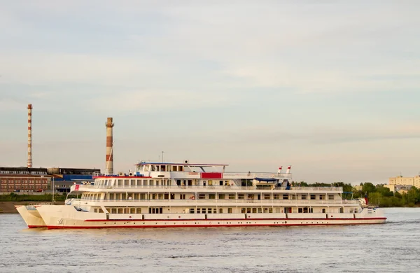 Catamaran de pasageri de croazieră pe râul Volga — Fotografie, imagine de stoc