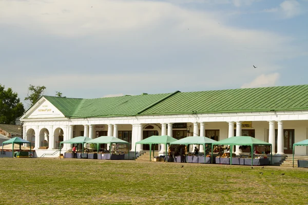 Zonas comerciales en la plaza central de la ciudad de Suzdal —  Fotos de Stock