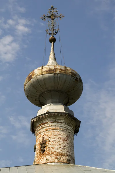 Silver dome med en ortodoxa kors — Stockfoto