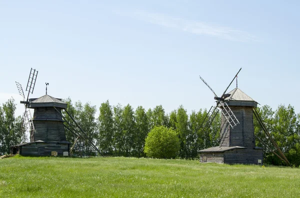 Stary, drewniany wiatrak w suzdal, Federacja Rosyjska — Zdjęcie stockowe