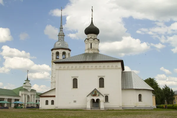 Handlu kwadratowy i voskresenskaya kościoła w suzdal — Zdjęcie stockowe