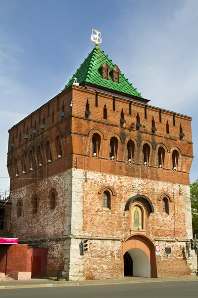 The towers of the Novgorod Kremlin in sunny weather — Stock Photo, Image