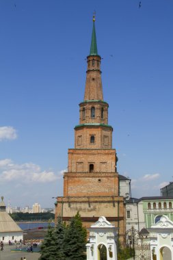 kazan kremlin kulede yaslanmış