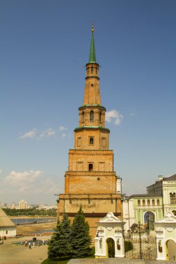 kazan kremlin kulede yaslanmış