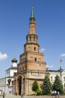 kazan kremlin kulede yaslanmış