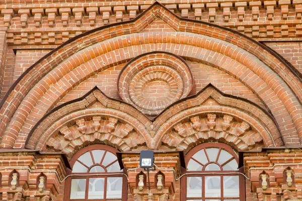 Dekorativa murade väggen klocktornet i kazan — Stockfoto