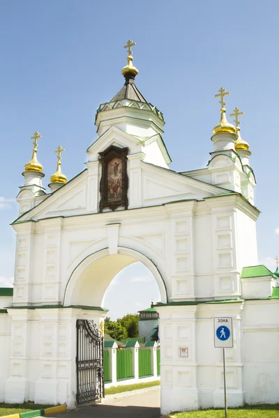 Brány kostela v klášteře v městě Nižnij novgorod — Stock fotografie