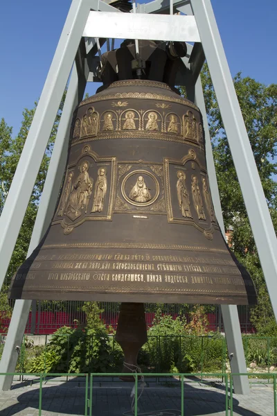 De grote gietijzer bell — Stockfoto