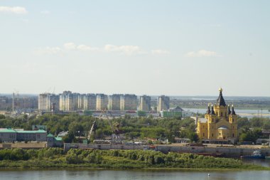 Nijniy novgorod yüksek bir bankadan şehir görüntüsü