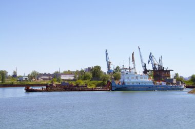 Kargo gemisi bir nicke Bay yükleme için
