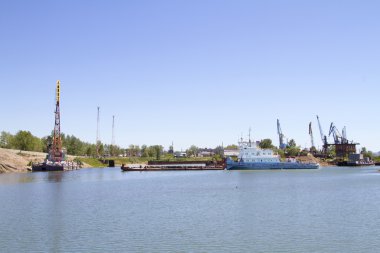 Kargo gemisi bir nicke Bay yükleme için