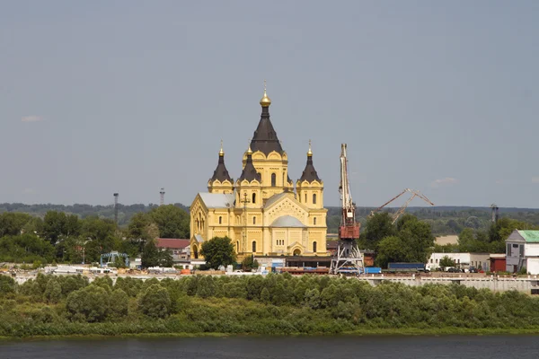 Вид с высокого берега реки Оки в Александро-Невском соборе — стоковое фото