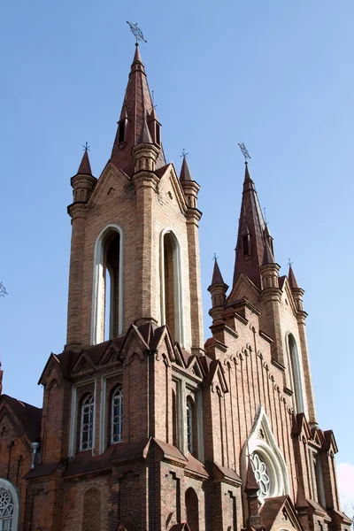 Église catholique de style gothique dans la ville de Krasnoïarsk — Photo