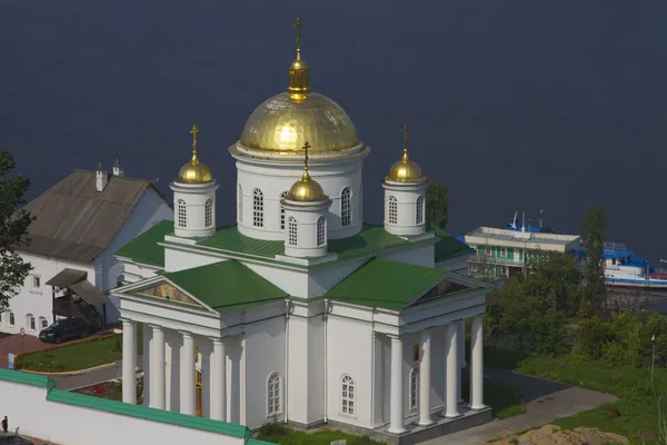 Alekseevskaya iglesia en el territorio del monasterio Blagoveshchenskij en Nizhny Novgorod —  Fotos de Stock