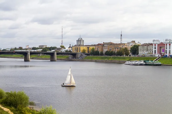 Sailboat on the River Volga in the city Tver — Stock Photo, Image