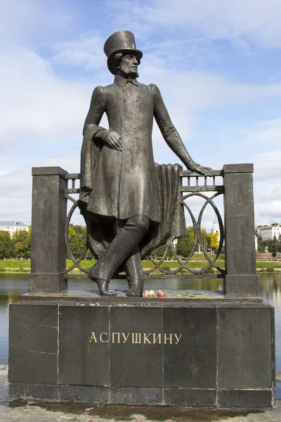 纪念碑对亚历山大 · 普希金-俄罗斯诗人在特维尔 — 图库照片