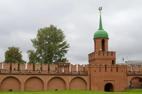 Brick wall and guard tower of the Tula Kremlin — Stock Photo, Image
