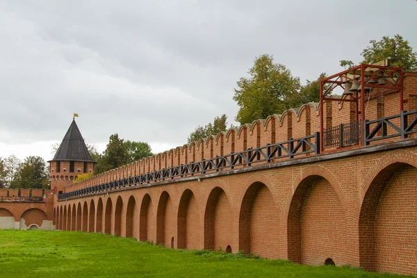 Bakstenen muur en guard toren van het kremlin tula — Stockfoto